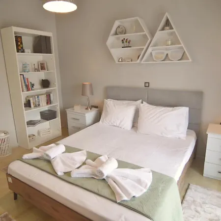 Nestoras Comfortable - Private Parking Apartmán