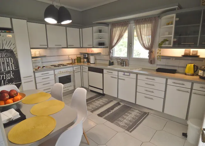 Nestoras Comfortable - Private Parking Lejlighed